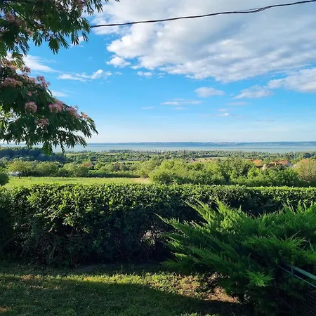 Vadvirag Vendeghaz Tatil Evi Lovas